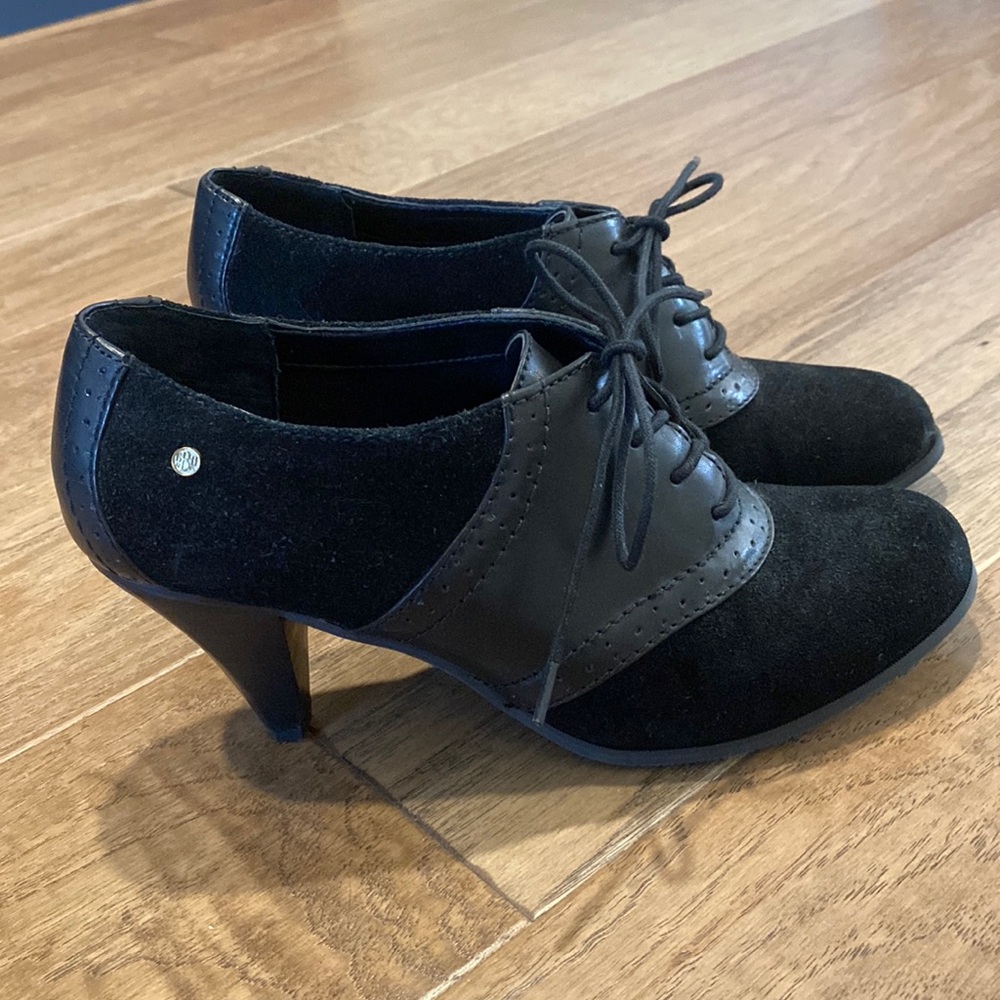 Wingtip lace up black heels size 8.5